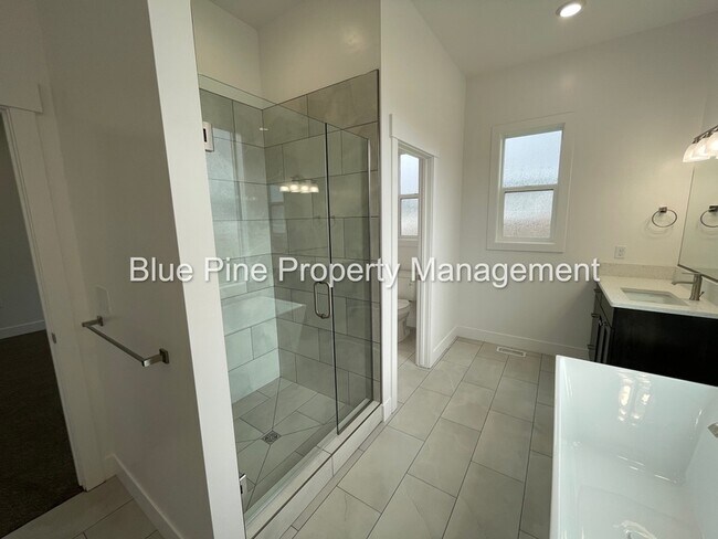 Building Photo - 6047 Cedarwood Ln
