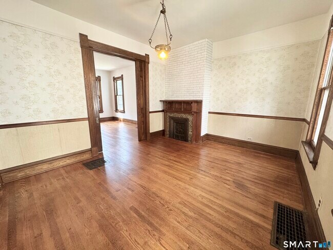 Building Photo - 23 Quintard Ave
