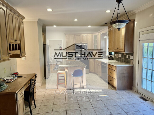 Building Photo - 2625 Rolling Ridge Dr