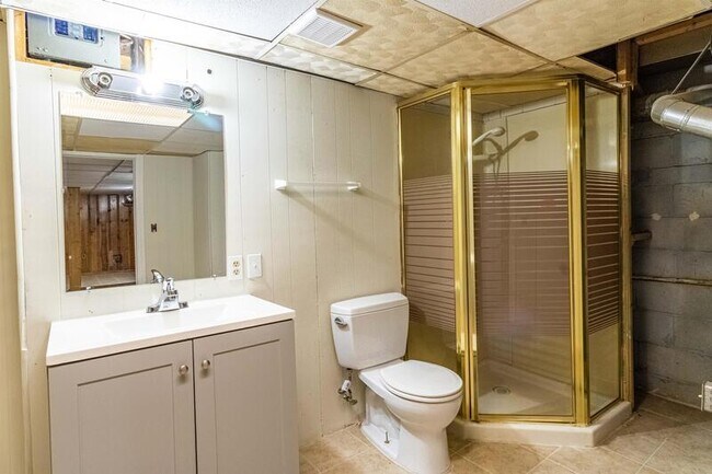 Building Photo - 732 Old Riverside Rd