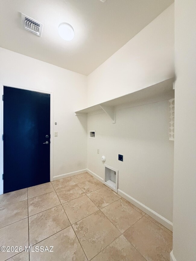 Building Photo - 9859 N Crook Ln