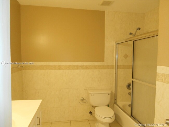 Building Photo - 950 SW 104th Ct