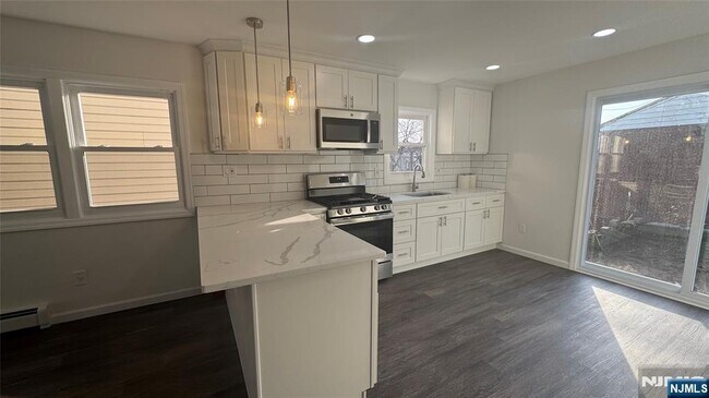 Building Photo - 31 Chestnut St