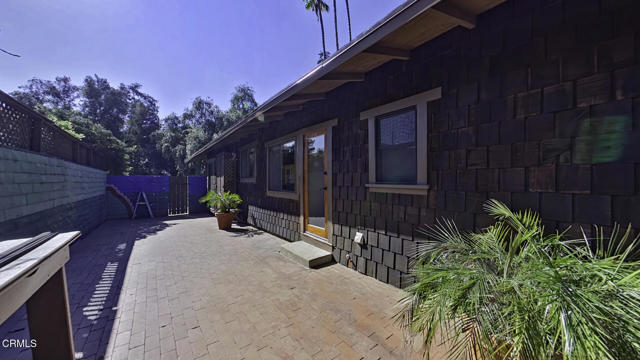 Building Photo - 1915 Las Lunas St