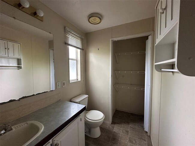 Building Photo - 453 S Cyn Dr