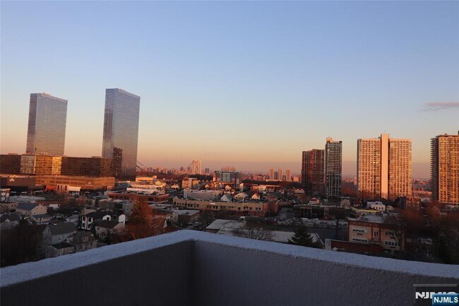 Building Photo - 1600 Center St