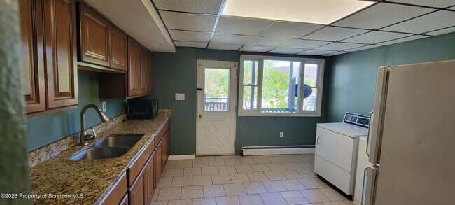 Building Photo - 32 Murray St