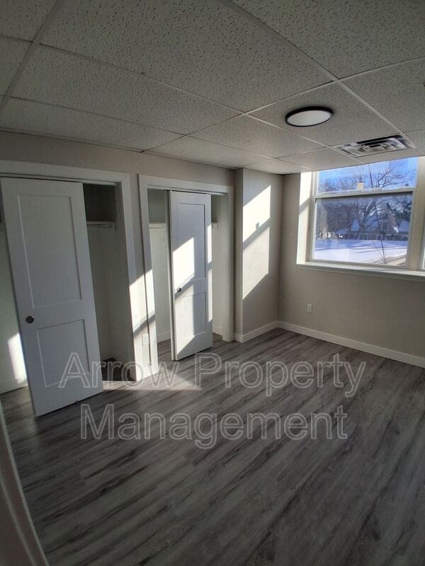 Building Photo - 731 E Crawford St