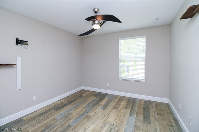 Building Photo - 2380 Fallglo St