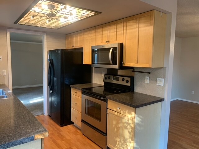 Building Photo - 8995 W Pembrook Dr