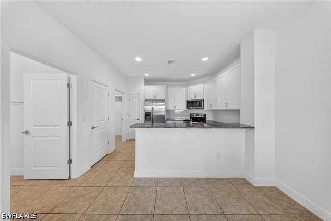 Building Photo - 1435 Santiago Cir