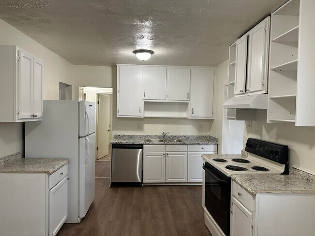 Building Photo - 511 Park View Ave