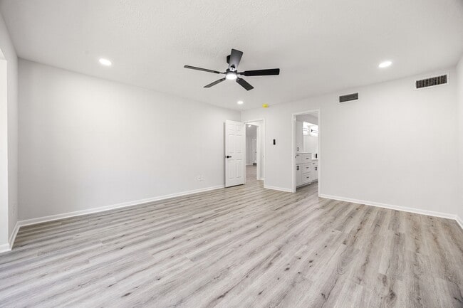 Building Photo - 6527 Rippling Hollow Dr