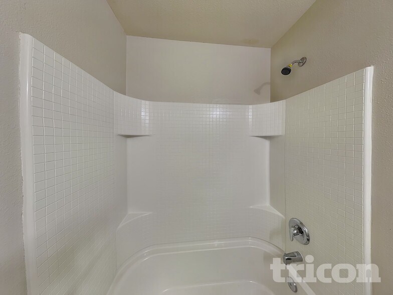 Building Photo - 208 Silver Spur Dr