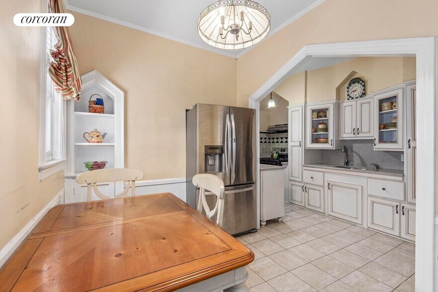 Building Photo - 5715 Snyder Ave