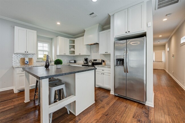 Building Photo - 921 Kern St