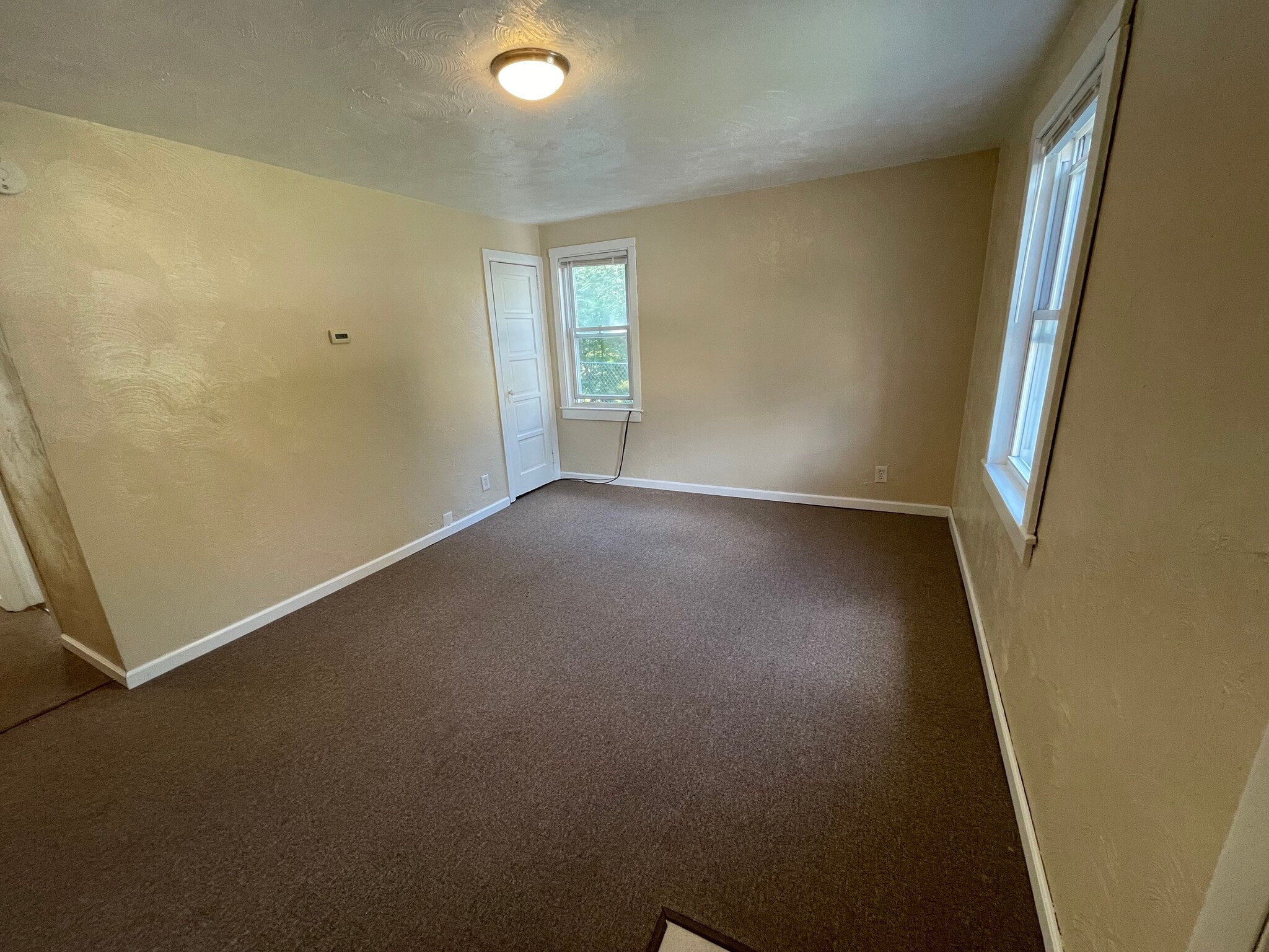 Building Photo - 329 Hemlock Dr