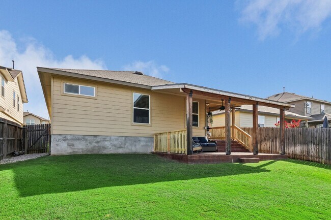 Building Photo - "Charming 4-Bedroom Oasis with custom fini...