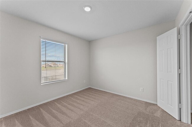 Building Photo - 14515 Broadbury Pond Rd