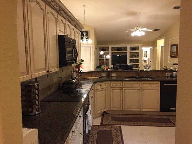 Building Photo - 14044 Aster Ave