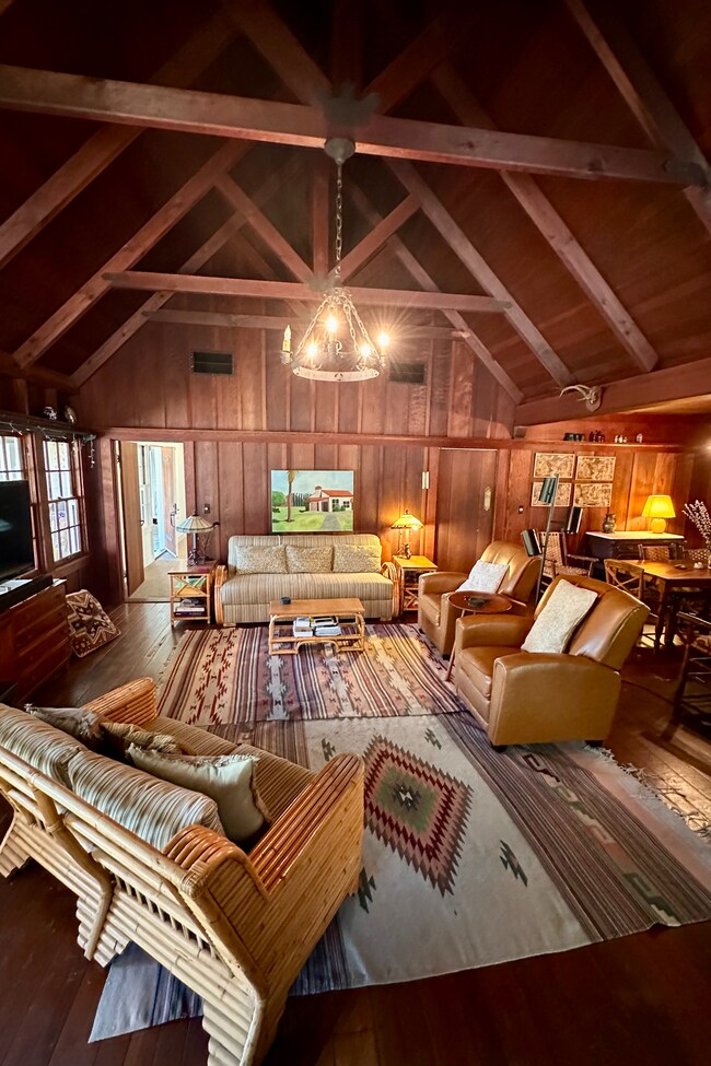 Building Photo - 2499 Madrona Ave