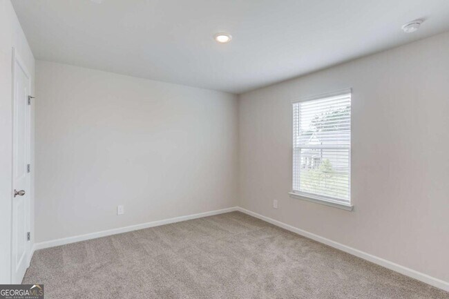 Building Photo - 1325 Lyon Wy Dr