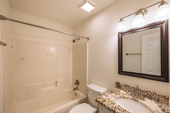 Building Photo - Updated Ranch on 1.6 Acres in Senoia. East Coweta Schools!