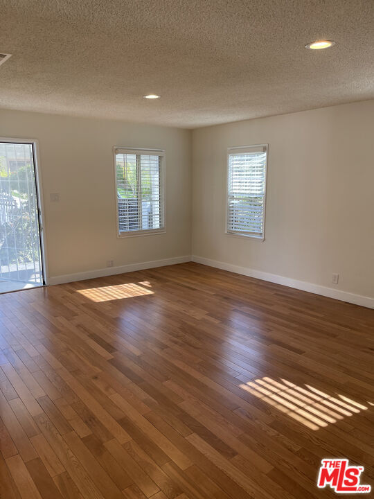 Building Photo - 10631 Tinker Ave