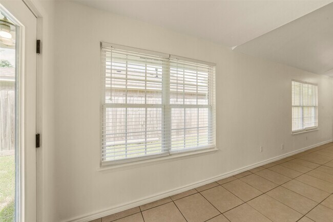 Building Photo - 18147 Dinner Creek Dr