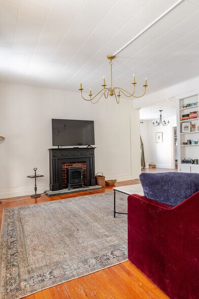 Building Photo - 552 Columbia St