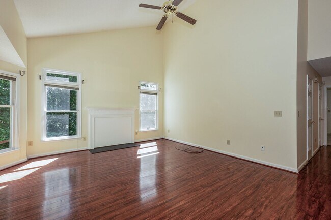 Building Photo - Four Bedroom Home!