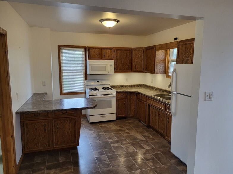 Kitchen - 312 N Illinois St