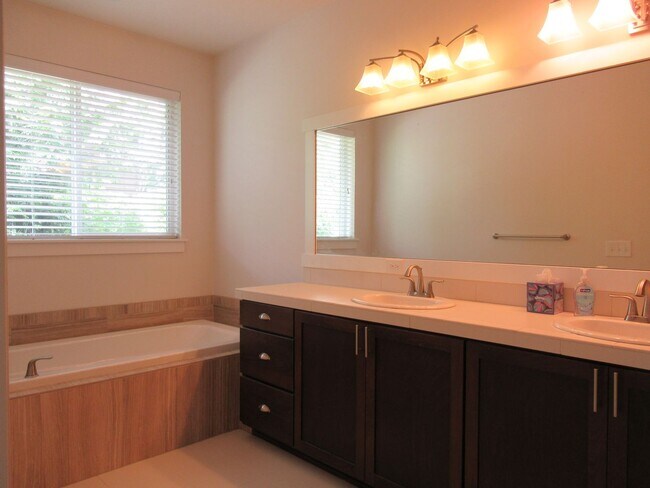 Building Photo - One level 2 bedroom, 2 bathroom home in North Bend