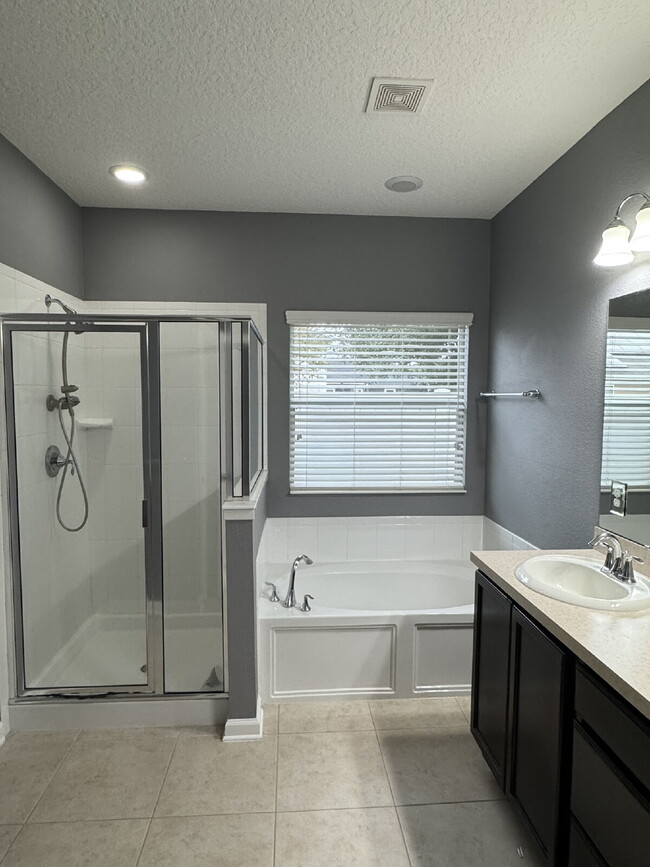 Building Photo - For Rent