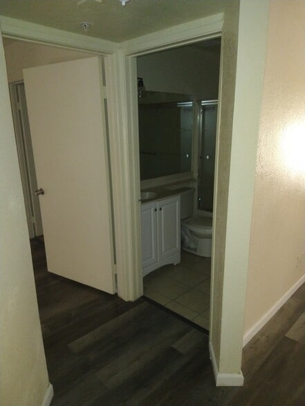 Building Photo - 430 N Chester Ave