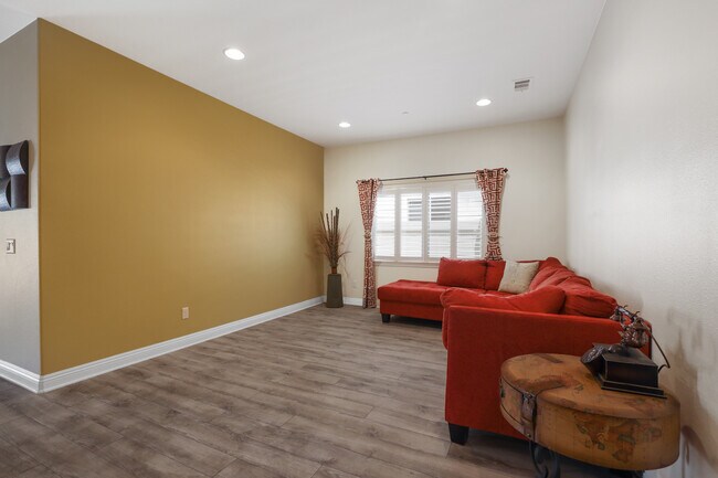 Building Photo - 30916 Snowberry Ln