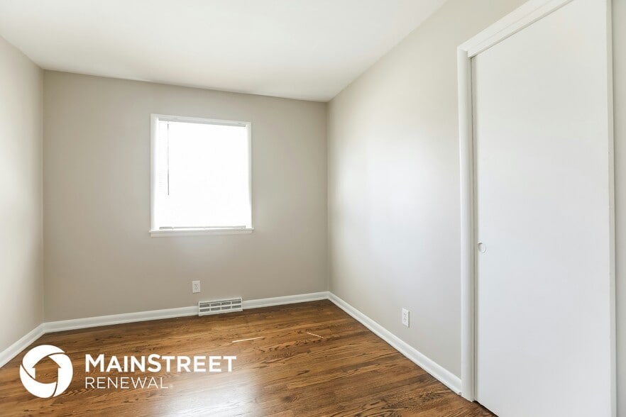 Building Photo - 13000 E 54 St