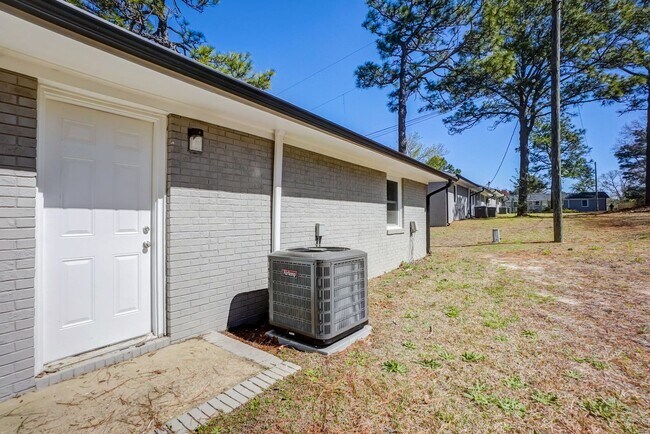Building Photo - Gorgeously Renovated Apartments