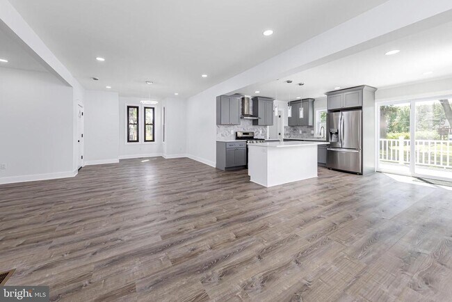 Building Photo - 3547 Finlaw Ave