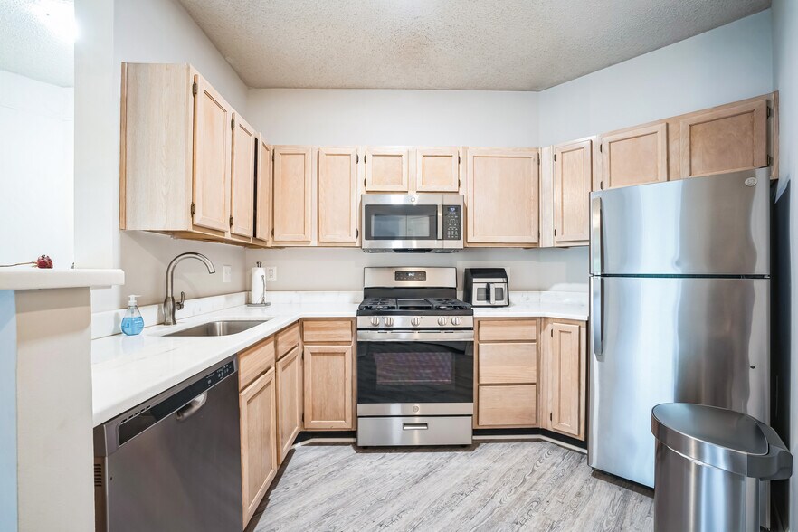 Building Photo - 14325 Climbing Rose Way