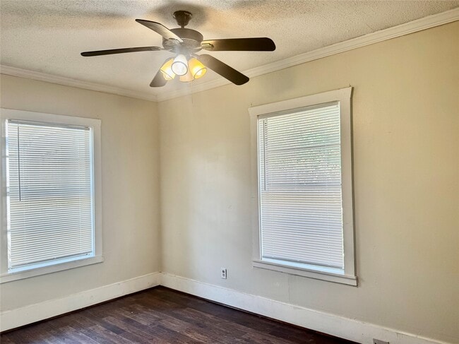 Building Photo - 1115 Caplin St