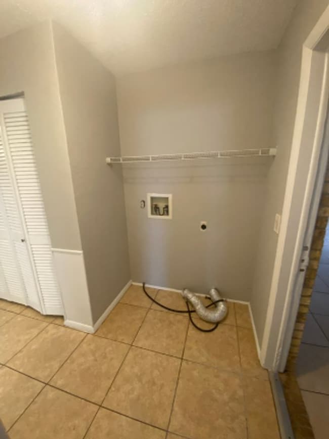 Building Photo - 3 Bedroom 2 Bath home in New Smyrna Beach for RENT!