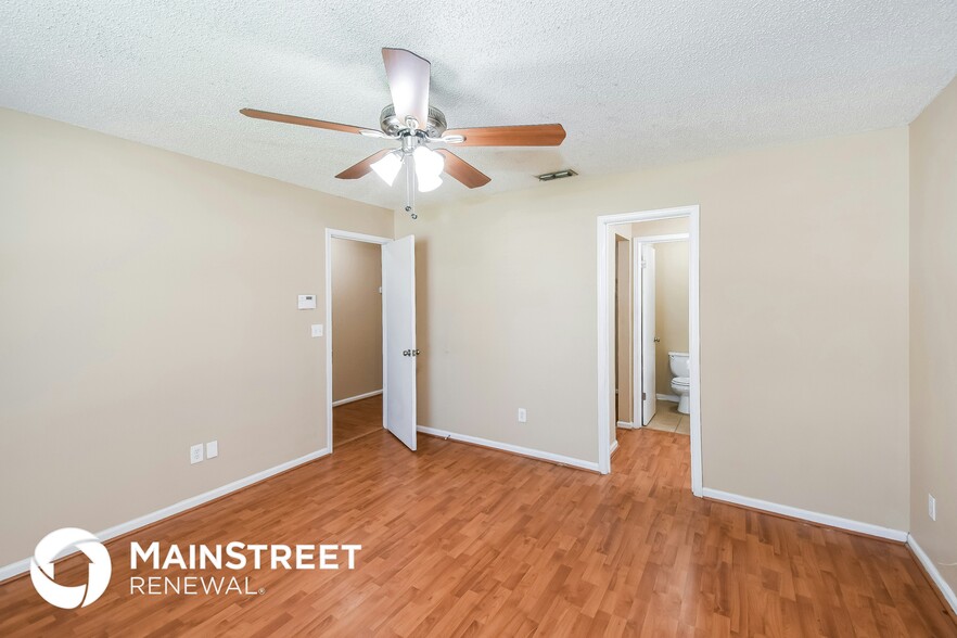 Building Photo - 1859 MacKenzie Ct N