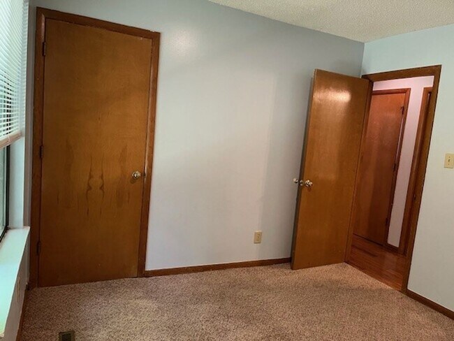 Building Photo - 104 Lystra Hills Ln