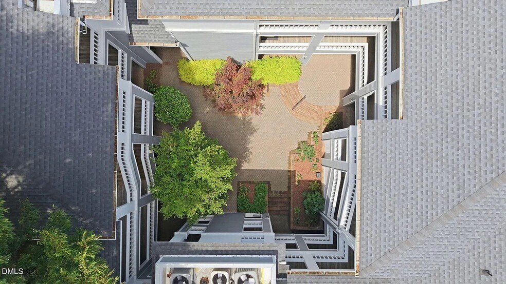 Building Photo - 700 Bishops Park Dr