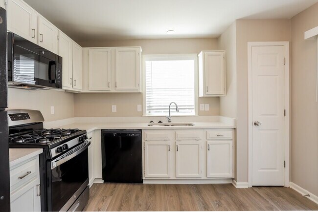 Building Photo - 3721 Riverside Pkwy