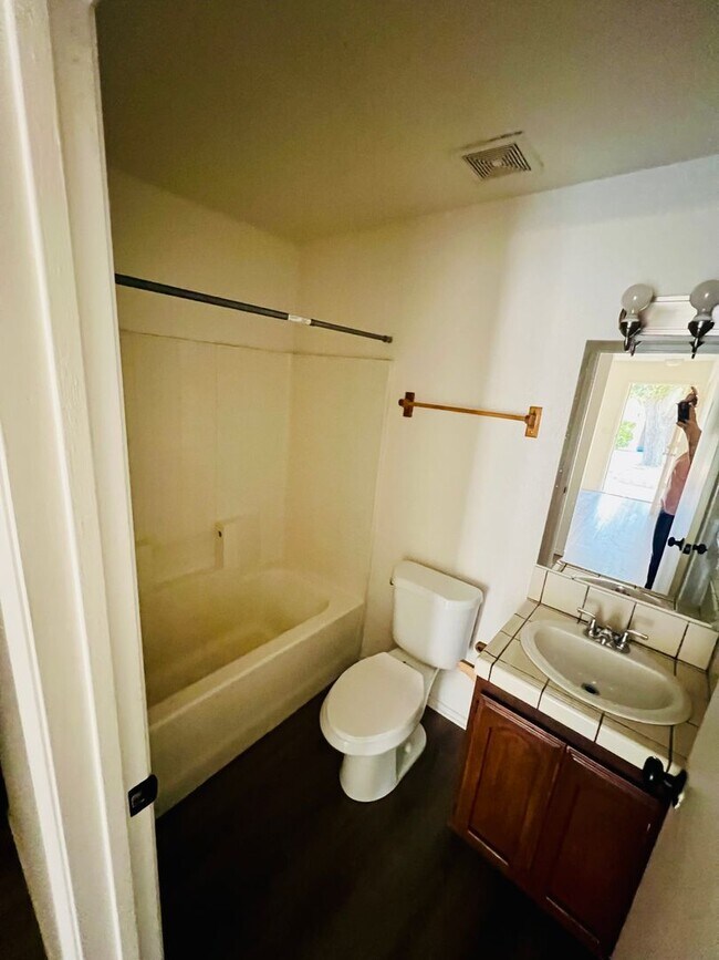 Building Photo - 753