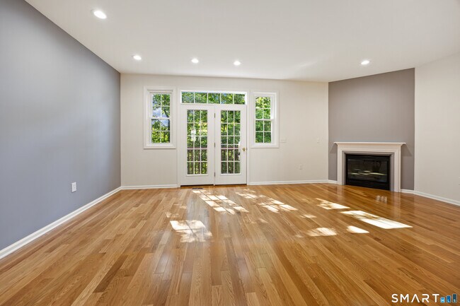 Building Photo - 6 Cypress Ln