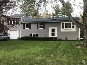Building Photo - 44 Simsbury Manor Dr