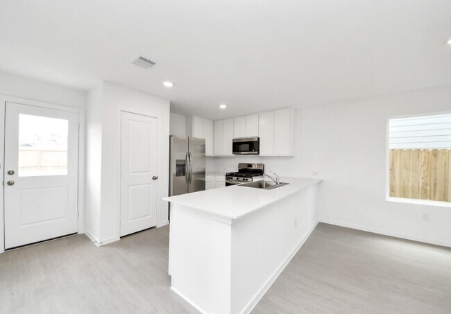 Building Photo - 13338 Rayhill Dr